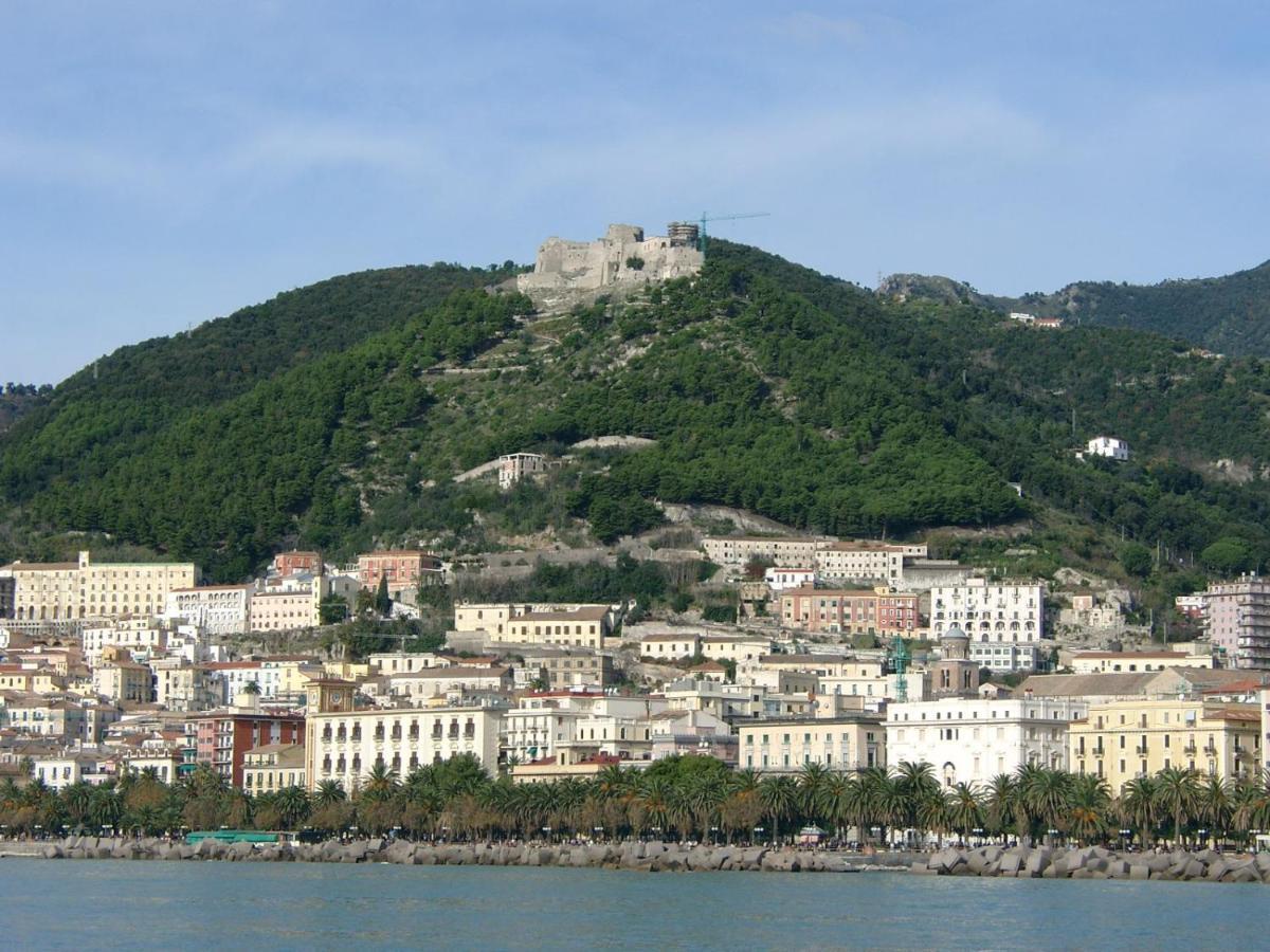 Primo Posto Bed & Breakfast Salerno Luaran gambar